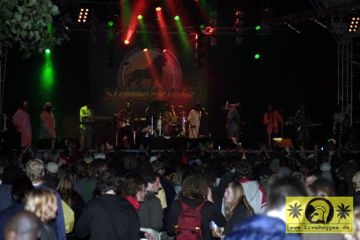 Israel Vibration (Jam) with The Roots Radics Band  20. Summer Jam Festival, Fuehlinger See Koeln - Green Stage 08. Juli 2005 (19).jpg